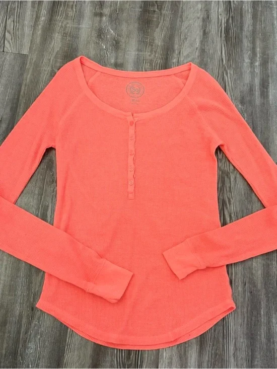 Women’s Coral Ribbed Long-Sleeve Henley Top - Picture 3 of 7